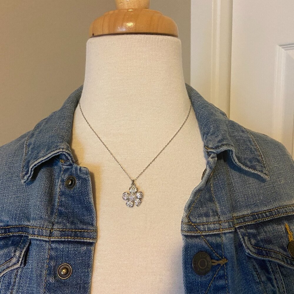 Lia Sophia Flower Rhinestone Necklacke 8.5" chain Silver